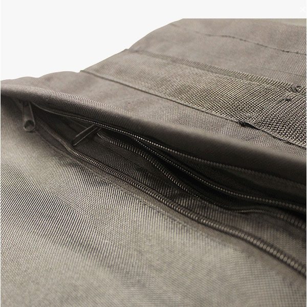 Double Zipper feature on the Saddle Sandbag